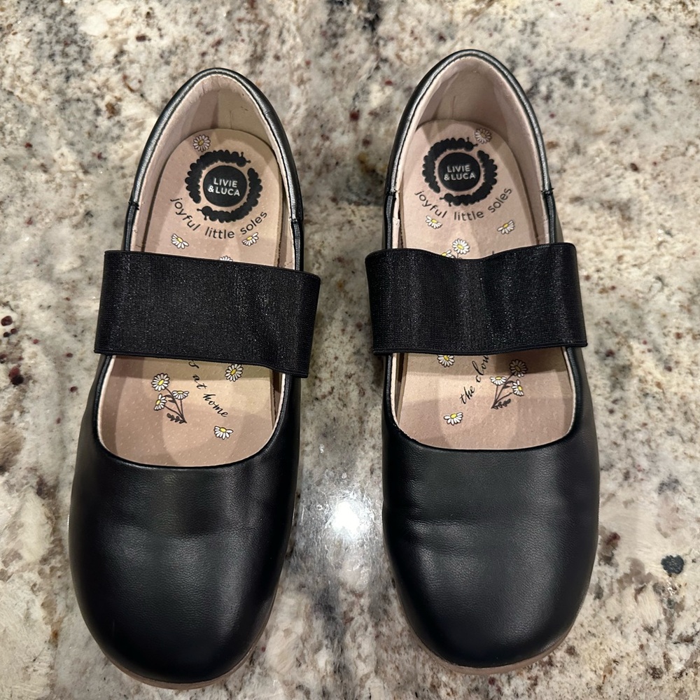 Girl’s Black Shoes